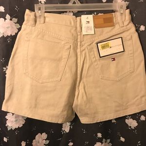 NWT Tommy Hilfiger beige shorts